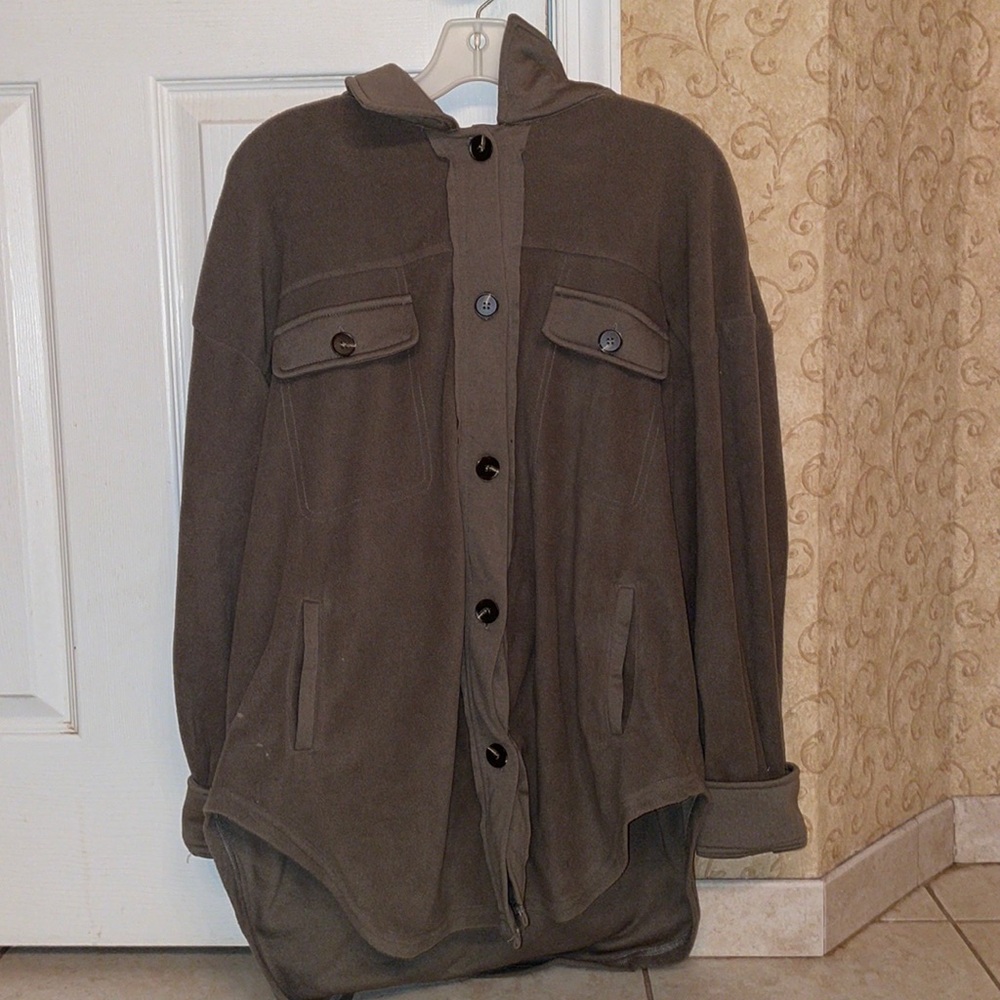 Adorable oversized brownish shaquet !!